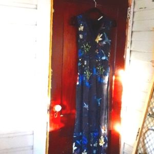 Alice + Olivia sz Ml silk maxi dress with 3 button down humming bird & flower